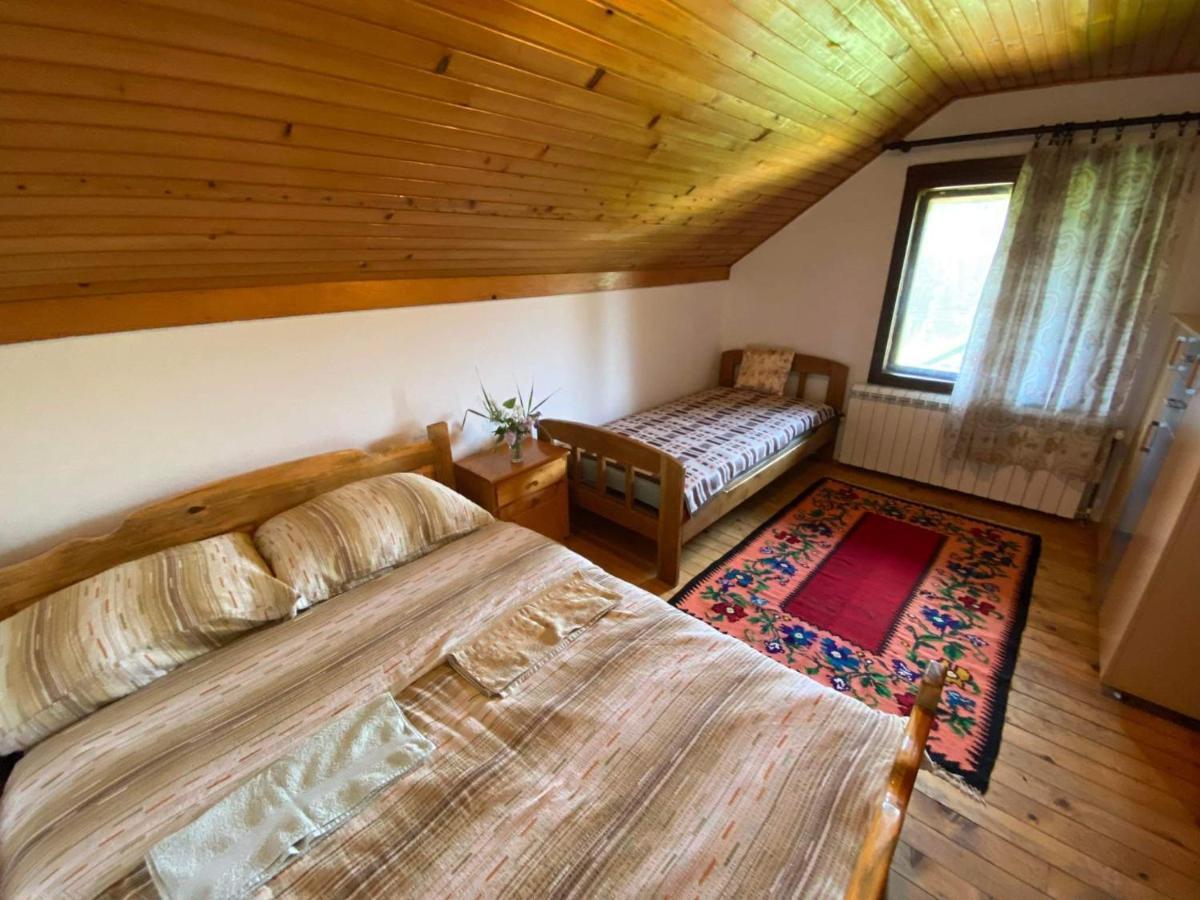 Mystic Forest Hostel มิโตรวัค ภายนอก รูปภาพ